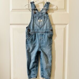 Toddler girls’ sweetheart blue jean overalls! Oshkosh b’gosh, great condition.